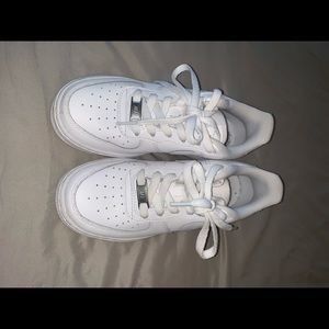 WOMEN’S CLASSIC WHITE AIR FORCE 1